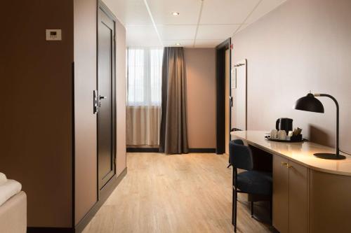 Superior Twin Room image 3