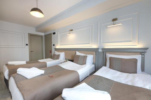 Standard Triple Room image 5
