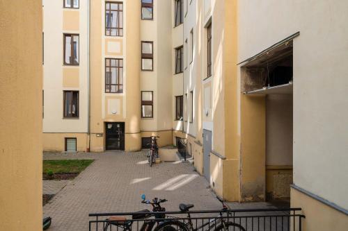 Cozy Studios Mielczarskiego with Mezzanine in Łódź by Noclegi Renters