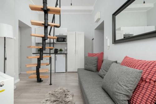 Cozy Studios Mielczarskiego with Mezzanine in Łódź by Noclegi Renters
