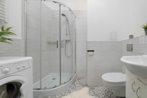 Cozy Studios Mielczarskiego with Mezzanine in Łódź by Noclegi Renters