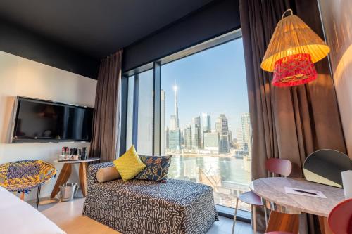 room detail thumbnail 1