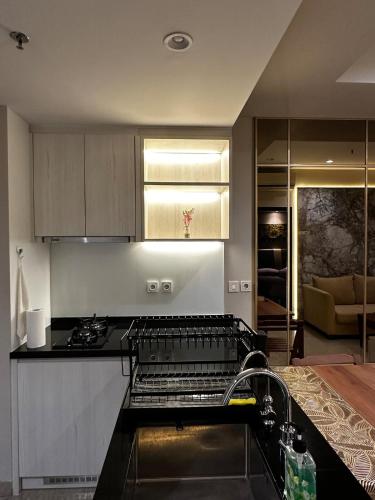 Stylish & Spacious stay at Branz BSD by NJ props, Samporo (фото 8)