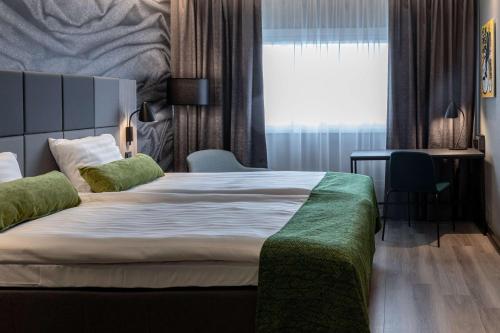 King Room image 3