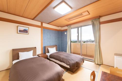 2 twin beds