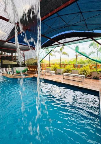 Úszómedence, RVS Skyview and Nature Park in Aritao