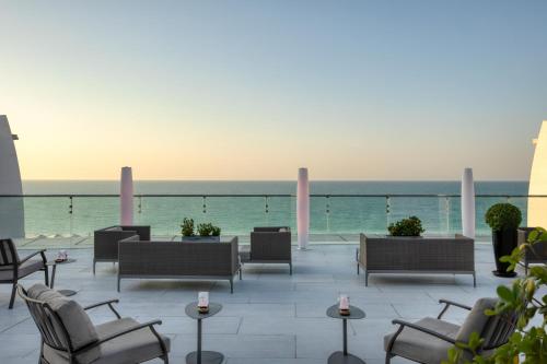 Ravintola, Jumeirah Saadiyat Island Abu Dhabi in Saadiyatin saari