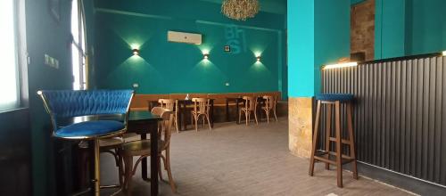 로비, Blue Stone H in 마다바