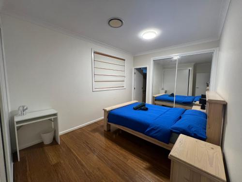 8 Blue Room, Beecroft