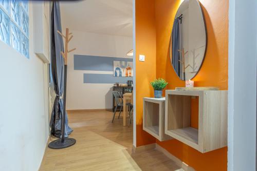 Cozy ThreeRoom Apartment In The Heart Of Bologna, Bologne