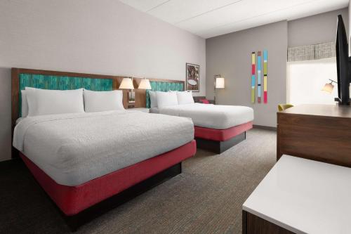 2 queen beds