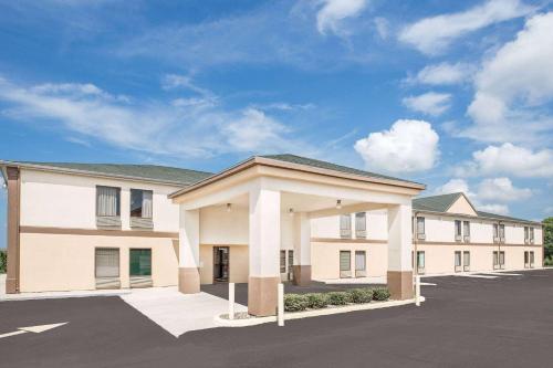 Super 8 by Wyndham Galesburg