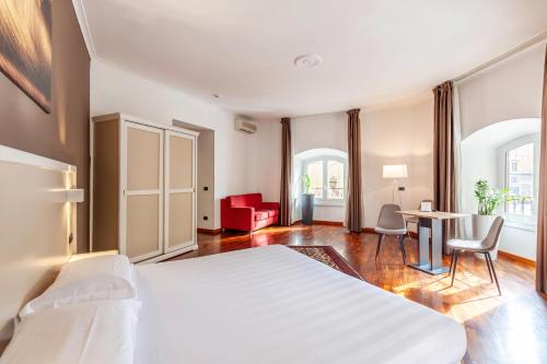 Inn Rome Rooms & Suites - image 12