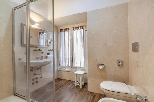 Inn Rome Rooms & Suites - image 7