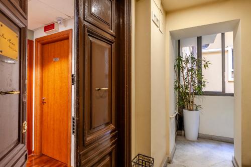 Inn Rome Rooms & Suites - image 11
