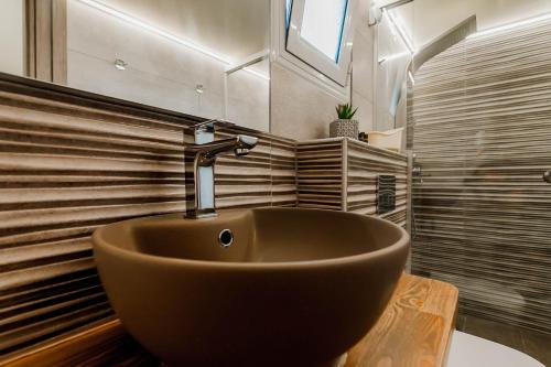Dim House - image 3