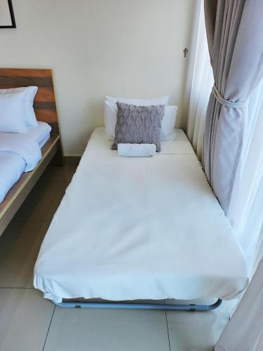 Minimalist Trefoil studio Setia Alam linked bridge to SCCC and SCM for 2-4 pax