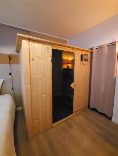 Szauna, Chambres privées hyper-centre Epernay lit 160x200cm (Chambres privees hyper-centre Epernay lit 160x200cm) in Epernay