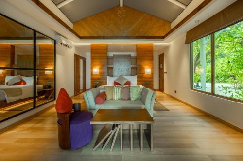 Cinnamon Hakuraa Huraa Maldives - One-way FREE speedboat Transfer on book & stay date from 1 Oct '25 in Meemu Atoll