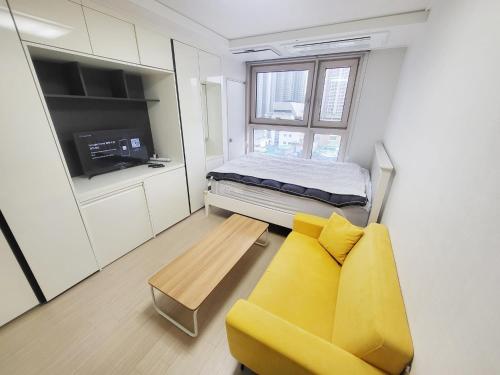 2503# Quiet Premium stay# The Vogue Grande Retreat# All-new furniture, extra-large bed# Sinnonhyeon 1min, Seoul (Foto 10)