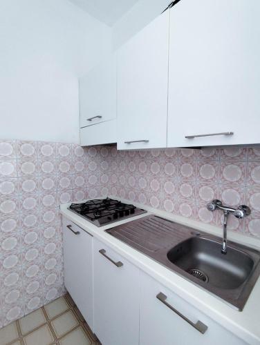 One-Bedroom Apartment image 10