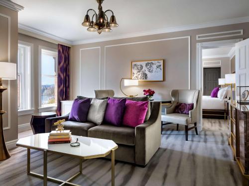 654444998 Fairmont Empress Hotel