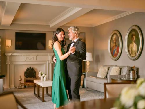 654445105 Fairmont Empress Hotel