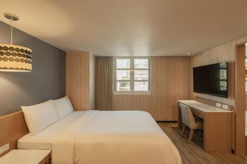 room detail thumbnail 1