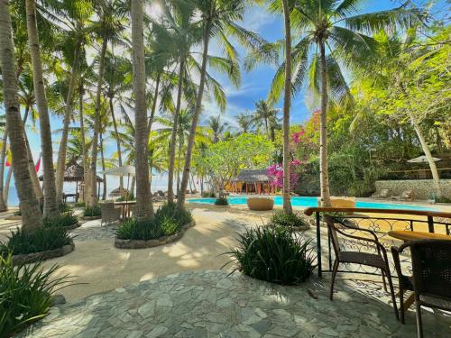 Zwembad, Coco Sunset Beach Resort in Siquijor Island