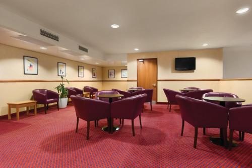 Days Inn Stevenage North - image 8