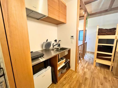 kuchnia, Kobe / MAX4ppl / 神戸/ 三宮から車で10分 / 日本庭園のあるタイニーハウスの宿 in Nunobiki