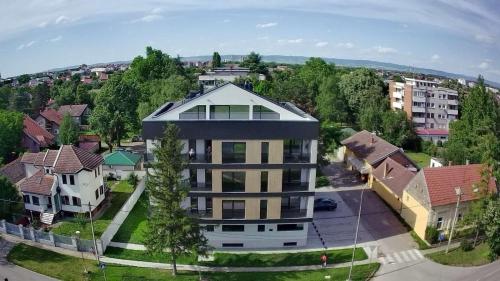 A szálláshely kívülről, Riverside in Stevan Sremac