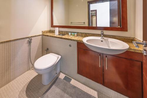 Downtown Retreat | 1BR with Skyline Views & WiFi, Dubái (foto 8)