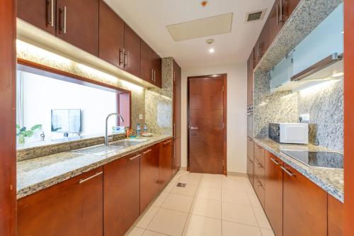 Downtown Retreat | 1BR with Skyline Views & WiFi, Dubái (foto 10)
