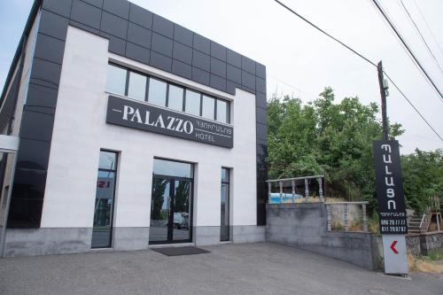 Palazzo Hotel