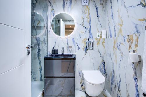 Contemporary 2-Bedroom Apartment in Wanstead, London, London (photo 10)