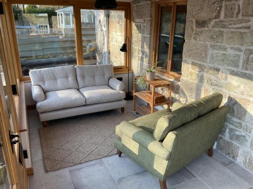 Woodbine Cottage - image 2