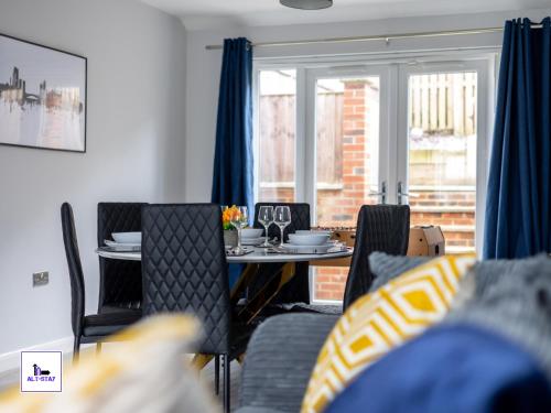 Stonecliffe Thirty Three By Alt-Stay - Leeds Contractor and Relocation Accommodation near M621 J1 with Master Ensuite, Kitchen, Laundry, Parking, Outdoor Space, Smart TV and Wi Fi - Long Stay Ready with Weekly and Monthly Rates, Leeds (Foto 10)