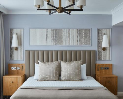 1 queen bed, 1 sofa bed