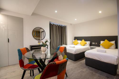 Imperial Court Suites - image 12