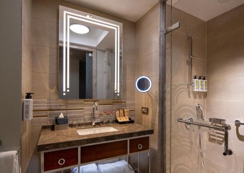 room detail thumbnail 2