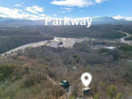 Smoky View on the Rocks 2 Br cabin by RedAwning – Sevierville, TN