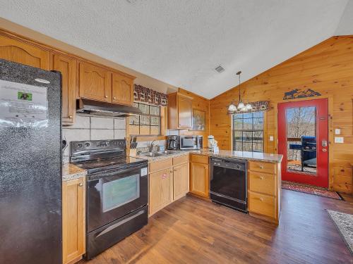 Smoky View on the Rocks 2 Br cabin by RedAwning – Sevierville, TN
