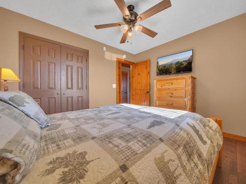 Smoky View on the Rocks 2 Br cabin by RedAwning – Sevierville, TN