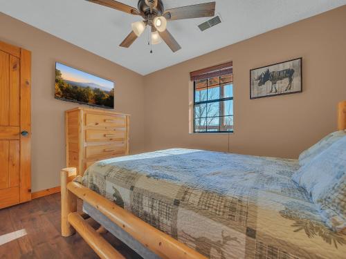 Smoky View on the Rocks 2 Br cabin by RedAwning – Sevierville, TN