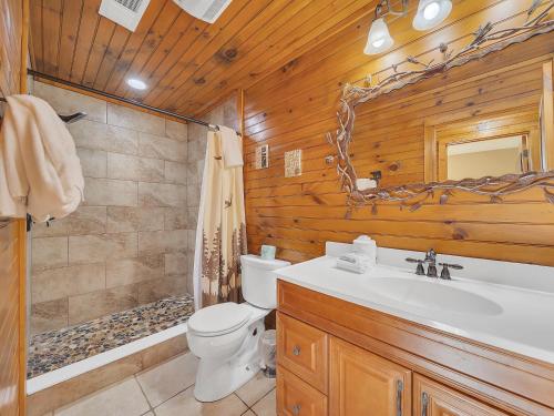 Smoky View on the Rocks 2 Br cabin by RedAwning – Sevierville, TN