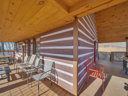 Smoky View on the Rocks 2 Br cabin by RedAwning – Sevierville, TN
