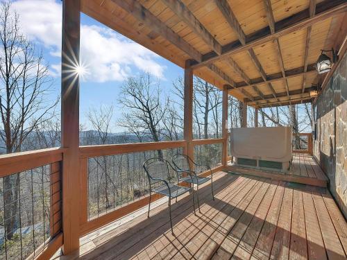 Smoky View on the Rocks 2 Br cabin by RedAwning – Sevierville, TN