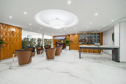 Golden Sands 5 Hotel Apartments - Lobby