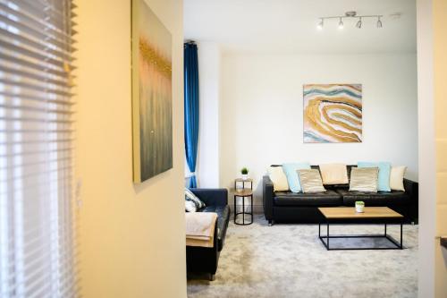 Aqua Springs, 2 BR, Sofa Bed, Sleeps 6, 1st floor apartment, near Didsbury, Manchester (photo 5)